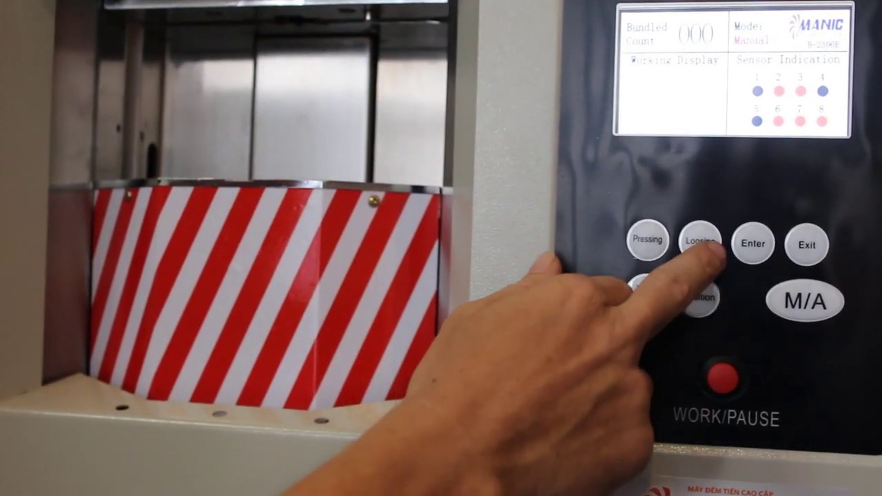 Mặt đồng hồ với bảng điểu khiển tối giản dễ hiểu dễ sử dụng