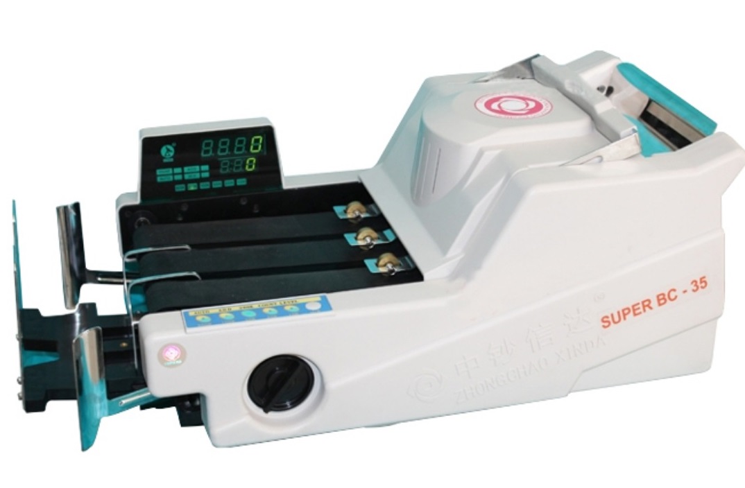 Máy đếm tiền Xinda Super BC-35N có thiết kế dạng nằm nhằm tăng công xuất đếm