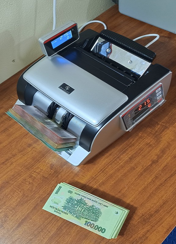 Máy đếm tiền Mazsan 0366R có thiết kế khung gầm theo chuẩn châu âu,chắc chắn,sang trọng