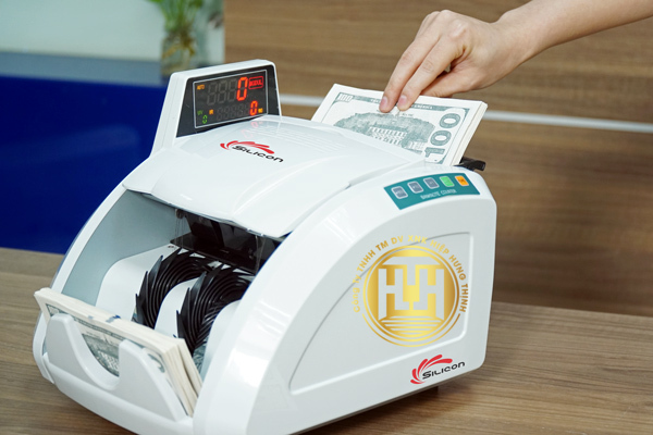 Đối với 1 số máy đời thấp thì việc xếp tiền ngăn nắp trước khi thả rất quan trọng