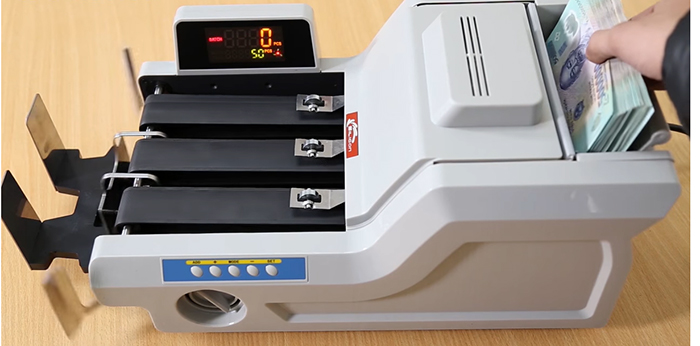 Silicon MC 8800 một trong những chiếc máy có khả năng phát hiện tiền siêu giả cực kì chính xác